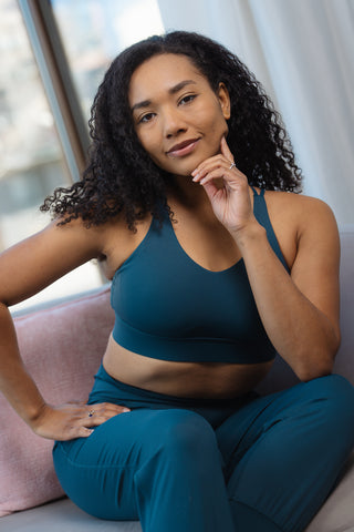 Alyth Active Gravity Adventurous V2 Sports Bra in Black - Women's Athletic Sports Bra Detail View